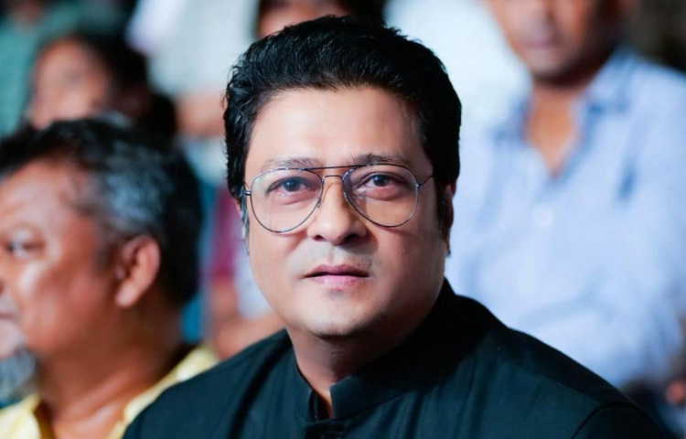 বাংলাদেশের চলচ্চিত্র শিল্পে তার অনবদ্য অভিনয়ের স্বীকৃতিস্বরূপ বাংলাদেশ সরকার তাকে চারবার জাতীয় চলচ্চিত্র পুরস্কারের শ্রেষ্ঠ চলচ্চিত্র অভিনেতার পুরস্কারে ভূষিত করে।