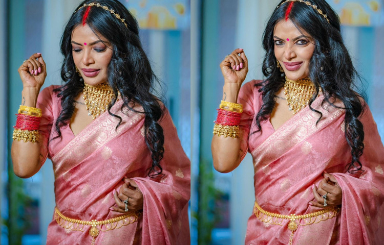 ২০০৯ সালের মার্চ মাসে বাংলাদেশ সরকারের ‘শিল্পকলা একাডেমী’র নেতৃত্বে একটি প্রতিনিধি দলের সঙ্গে যান। ২০১৩ সালে, তিনি ‘এনওয়াইএস এসেম্বলি’ স্বীকৃতি লাভ করেন।