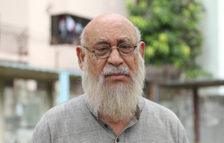 আবুল হায়াত পেয়েছেন একাধিক পুরস্কার ও সম্মাননা। ২০১৫ সালে তিনি একুশে পদকে ভূষিত হন। পেয়েছেন মেরিল-প্রথম আলো পুরস্কারসহ আরও নানা স্বীকৃতি। তবে তার সবচেয়ে বড় পুরস্কার দর্শকের ভালোবাসা।