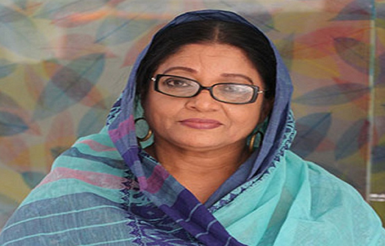 দীর্ঘ ৯ বছর পর তার কোল জুড়ে আসে পুত্র রিয়াসাত। কিন্তু সুখের জীবনে ছায়া নামে ২০০৬ সালের ১০ নভেম্বর, যখন তিনি হারান তার প্রিয় জীবনসঙ্গীকে।এরপর থেকে একা সন্তানকে বড় করে তোলেন তিনি।