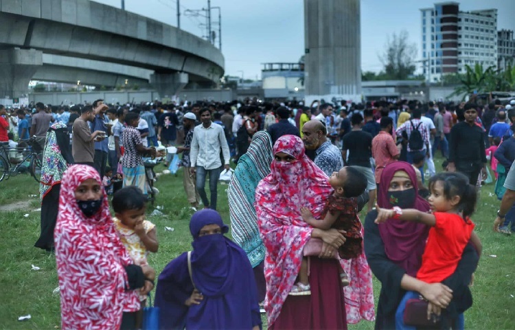 বিধ্বস্ত এই ঘটনায় প্রাণ হারিয়েছেন পাইলট, স্কুলের কয়েকজন শিক্ষক ও কর্মী, শিশুও রয়েছে নিহতদের তালিকায়। আহত শতাধিক মানুষ। তবে সবচেয়ে বেশি ছুঁয়ে গেছে যে দৃশ্য, তা হলো -হারানো সন্তানের খোঁজে ছুটে চলা মায়েদের কান্না।