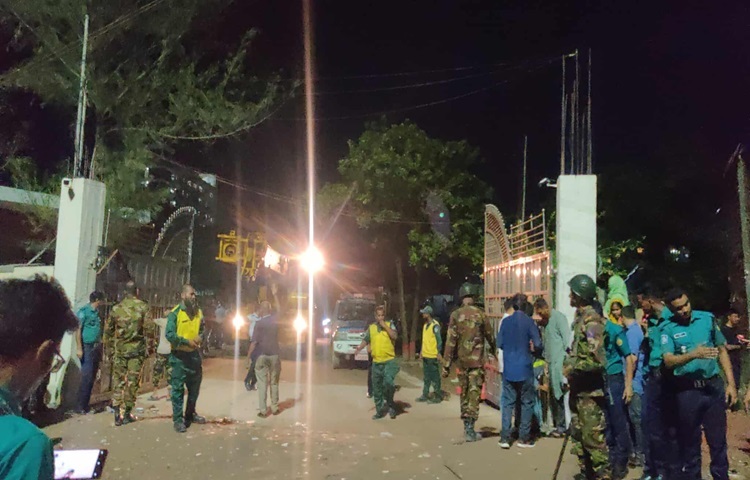 যে কলেজে ছেলেমেয়েরা প্রতিদিন পড়াশোনা করতে আসে, সেই জায়গায় এভাবে একটি বিমান বিধ্বস্ত হওয়ায় ক্ষুব্ধ অভিভাবক মহল।  তাদের চোখে মুখে হতাশা, কণ্ঠে ক্ষোভ।