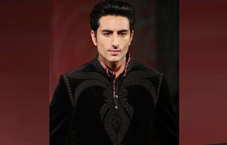 ইব্রাহিমের লুকে মিশে ছিল অভিজাত রুচি আর চলচ্চিত্রীয় মাধুর্য-যা চোখ সরিয়ে নেওয়া কঠিন করে তুলেছিল।