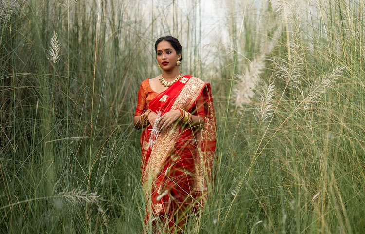 মমর অন্যতম বৈশিষ্ট্য নিজেকে খুব বেশি প্রচারের মধ্যে না রাখা। সামাজিক যোগাযোগমাধ্যম বা আলোচনার কেন্দ্রবিন্দু হতে তিনি কখনোই আগ্রহ দেখাননি। বরং তিনি বিশ্বাস করেন অভিনয়ই তার শক্তি আর সেই শক্তিকেই তিনি নিঃশব্দে পরিপূর্ণ করে যান। এই বিনয়, আত্মসংযম আর কাজের প্রতি অঙ্গীকার তাকে শিল্পী হিসেবে আরও আলাদা করেছে।