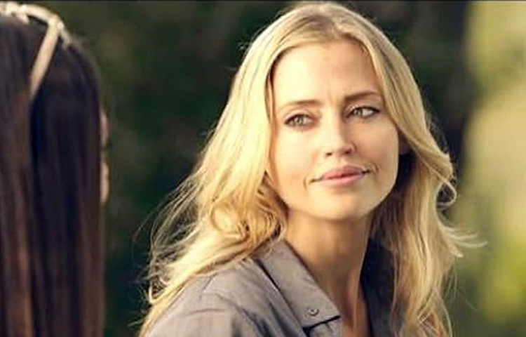 ২৩ ডিসেম্বর এমন একজন নারীর জন্মদিন, যিনি সাহস করে নিজের পরিচয় বারবার নতুনভাবে লিখেছেন। জলের নিচ থেকে ক্যামেরার ফ্রেম প্রতিটি জায়গায় এস্টেলা ডন ওয়ারেন রেখে গেছেন নিজের আলাদা স্বাক্ষর।