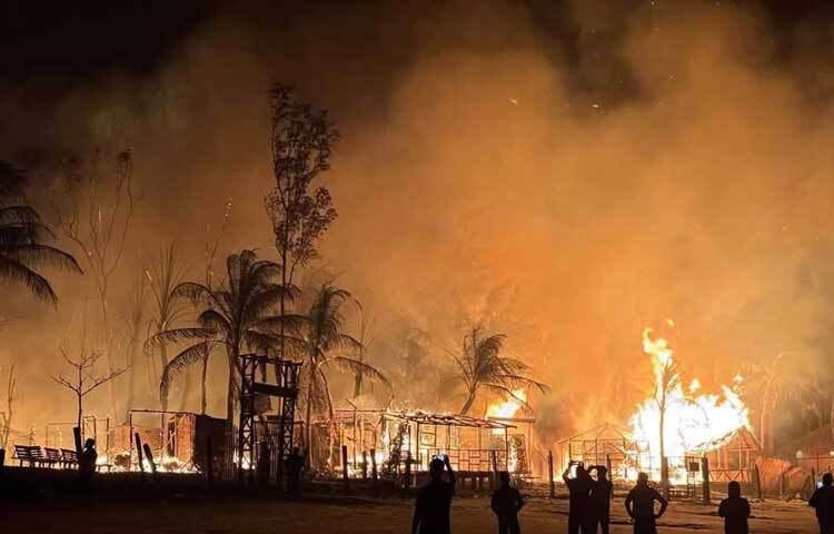 মধ্য রাতে লাগা আগুনে প্রায় ১৫ কোটি টাকার ক্ষতি হয়েছে বলে দাবি রিসোর্ট কর্তৃপক্ষের।