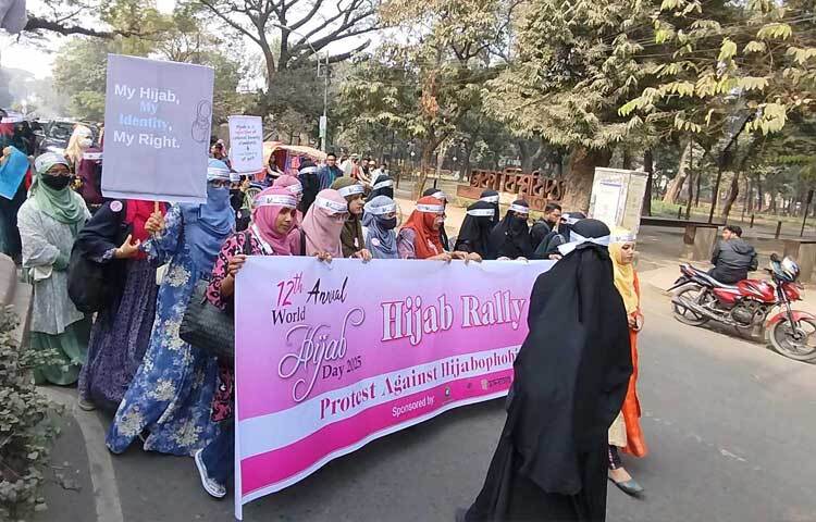 এরপর সেখানে সংক্ষিপ্ত সমাবেশ হয়।