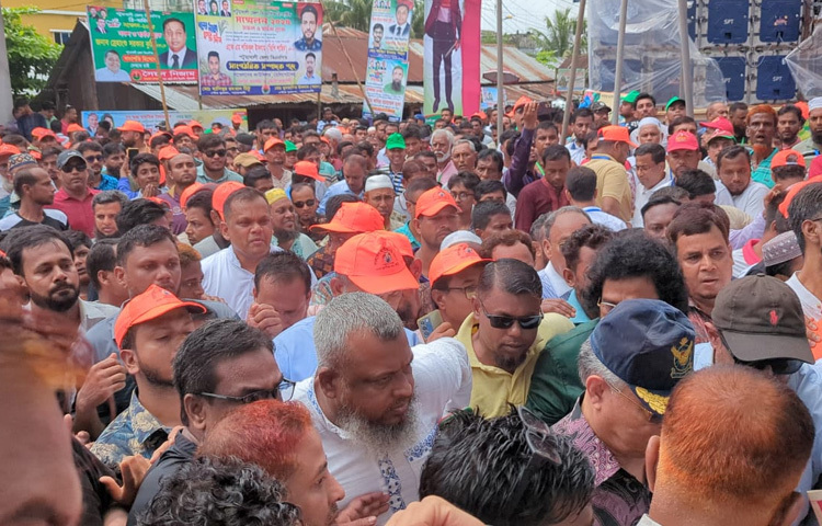 দুপুর নাগাদ সম্মেলনের আনুষ্ঠানিক কার্যক্রম শেষ হবে এবং বিকেলে ভোটগ্রহণ শেষে তাৎক্ষণিকভাবে নির্বাচিত নেতৃবৃন্দের নাম ঘোষণা করা হবে বলে জানিয়েছেন জেলা বিএনপির সংশ্লিষ্ট নেতারা।