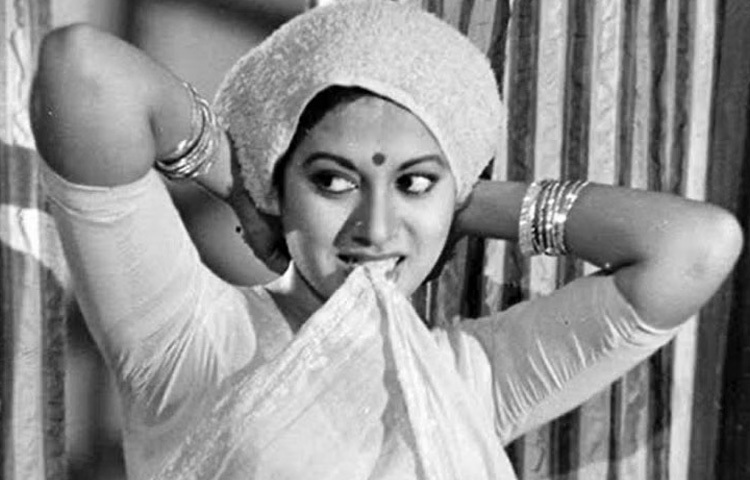 ববিতা ব্যক্তিগত জীবনকে সবসময়ই মিডিয়ার আলোচনার বাইরে রেখেছেন। তার একমাত্র ছেলে অনিক বর্তমানে কানাডায় বসবাস করছেন। ছেলের শিক্ষাজীবন এবং পারিবারিক দায়িত্ব পালন করতে গিয়েই একসময় ধীরে ধীরে সিনেমা থেকে দূরে সরে যান এই অভিনেত্রী।