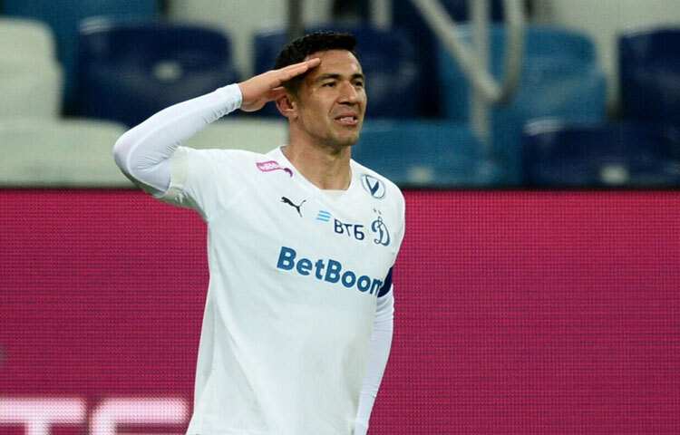 ফাবিয়ান বালবুয়েনার খেলার ধরন আক্রমণাত্মক হলেও নিয়ন্ত্রিত। তিনি বায়বীয় বলের লড়াইয়ে দুর্দান্ত, যা কর্নার বা ফ্রি-কিকের সময় তাকে হেডারে গোল করার সুযোগ দেয়। তার পজিশন সেন্স এবং বল ক্লিয়ার করার দক্ষতা অসাধারণ। তিনি একজন বুদ্ধিমান ডিফেন্ডার, যিনি শুধু রক্ষা করেন না, প্রয়োজনে আক্রমণ শুরু করার ক্ষেত্রেও ভূমিকা রাখেন।