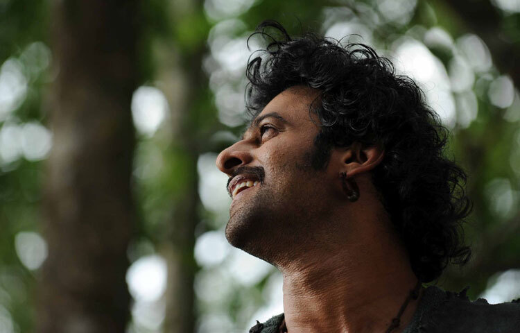 প্রভাসের অন্যতম বড় শক্তি তার ভক্তরা। দক্ষিণ ভারত থেকে শুরু করে বাংলাদেশ, পাকিস্তান এমনকি ইউরোপ-আমেরিকাতেও তার বিশাল ফ্যানবেস রয়েছে। ভক্তরা তাকে শুধু নায়ক নয়, এক অনুপ্রেরণা হিসেবেই দেখে।