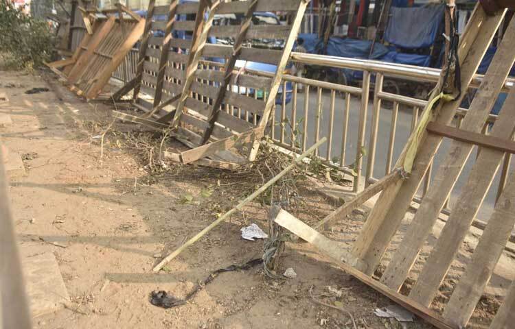 একটি শহরে যেখানে ১৫ শতাংশ সবুজ এলাকা থাকা প্রয়োজন, সেখানে ঢাকায় এর পরিমাণ ৮ শতাংশের বেশি নেই। তাই পরিবেশকে সুরক্ষিত করতে বিভিন্ন সময় নানা উদ্যোগ নিয়েছে সিটি করপোরেশন।