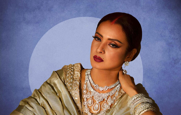 আজকের দিনে যখন নতুন প্রজন্ম দ্রুত ফ্যাশনের ট্রেন্ড বদলাচ্ছে, রেখা সেখানে এক অনড় প্রতীক-ঐতিহ্য, গরিমা ও গ্ল্যামারের সংমিশ্রণ। তার জন্মদিনে তাই বলাই যায়, রেখা শুধু একজন অভিনেত্রী নন, তিনি এক চলমান শিল্প, এক চিরন্তন অনুপ্রেরণা।