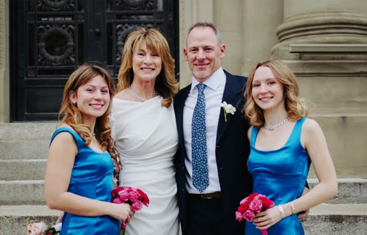 পরে ২০২৩ সালের ২৮ ডিসেম্বর ঘনিষ্ঠ বন্ধুবান্ধব এবং আত্মীয়দের উপস্থিতিতে দ্বিতীয় বার বিয়ে করেন তারা। ছবি: সংগৃহীত