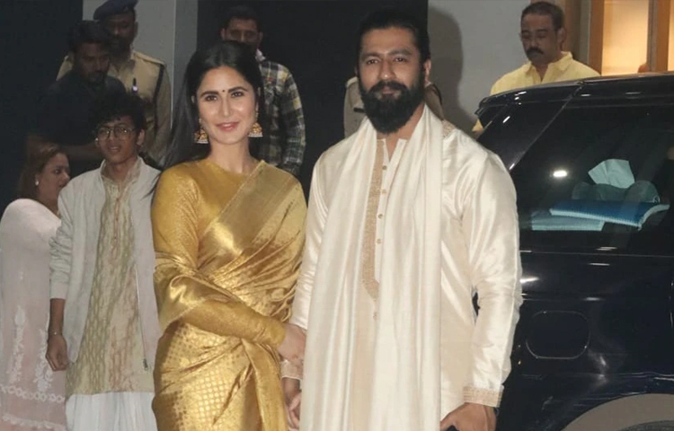 বলিউডের জনপ্রিয় তারকা জুটি ক্যাটরিনা কাইফ ও ভিকি কৌশলকেও দেখা গেছে সেখানে। ছবি: সংগৃহীত