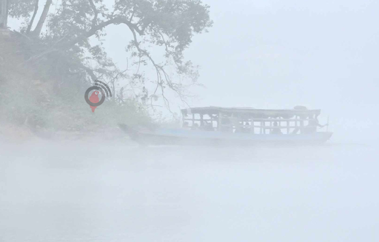 কুয়াশায় আচ্ছন্ন সমতাঘাট। ছবি: সাইফুল উদ্দিন