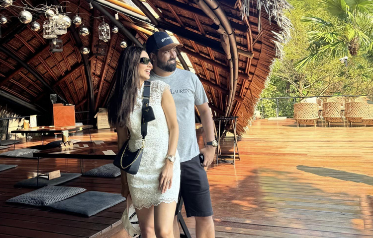 সামাজিক যোগাযোগ মাধ্যম ফেসবুকে এক পোস্টে একগুচ্ছ ছবি দিয়ে থাইল্যান্ডের ফি ফি দ্বীপপুঞ্জে অবসর সময় কাটানোর বার্তা দেন মিম। ছবি: মিমের ফেসবুক থেকে