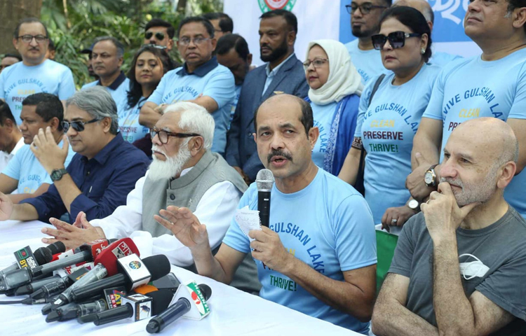 অনুষ্ঠানে আরও বক্তব্য রেখেছেন ঢাকা উত্তর সিটি করপোরেশনের মেয়র মো.আতিকুল ইসলাম। ছবি: মাহবুব আলম