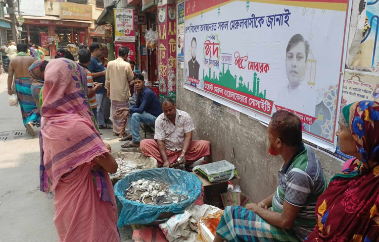রাজধানীর অলি-গলিতে বসেছে বাজার। ছবি: মাহবুব আলম