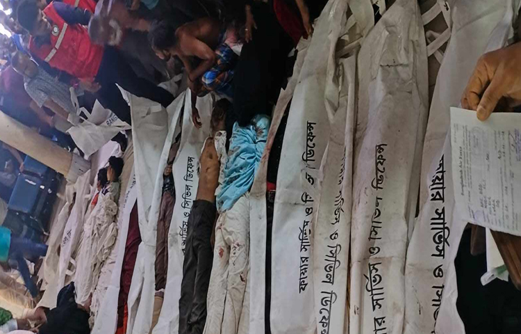 ঝালকাঠি পুলিশ সুপার (এসপি) আফরুজুল হক টুটুল ১২ জন নিহত হওয়ার বিষয়টি নিশ্চিত করেছেন। ছবি: আতিকুর রহমান