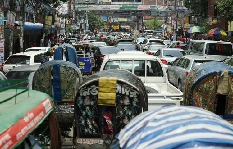 তীব্র যানজটে অতিষ্ঠ জনজীবন। ছবি: মাহবুব আলম