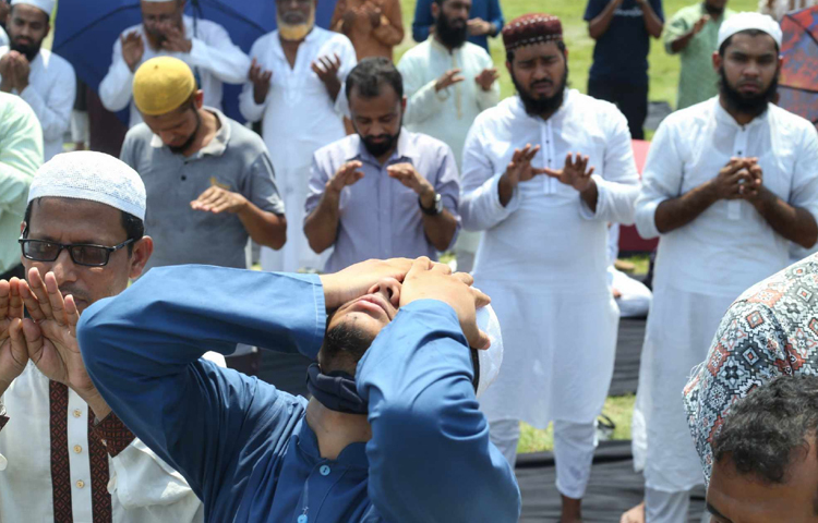 এই ভয়াবহ অবস্থা থেকে মুক্তির আশায় ‘ইসতিসকার’ নামাজ আদায় করছেন বিভিন্নস্থানের মুসল্লিরা। ছবি: মাহবুব আলম
