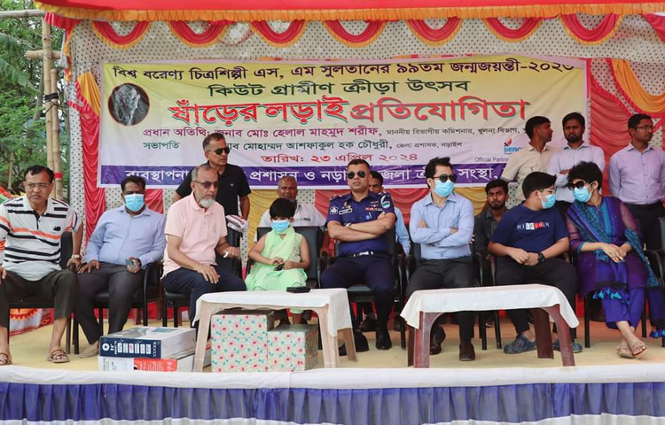 জেলা প্রশাসন ও এস.এম সুলতান ফাউন্ডেশনের আয়োজনে এ প্রতিযোগিতায় দেশের বিভিন্ন প্রান্ত থেকে আসা ২৬টি ষাঁড় অংশ নেয়। ছবি: হাফিজুল নিলু