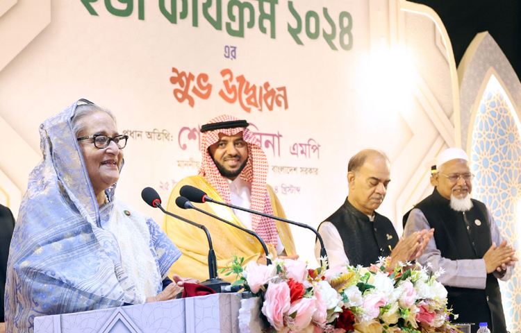 আশকোনা হজ ক্যাম্পে হজ কার্যক্রম-২০২৪ উদ্বোধন করে দোয়া মোনাজাত করেন প্রধানমন্ত্রী শেখ হাসিনা। ছবি: ইয়াসিন কবির জয়