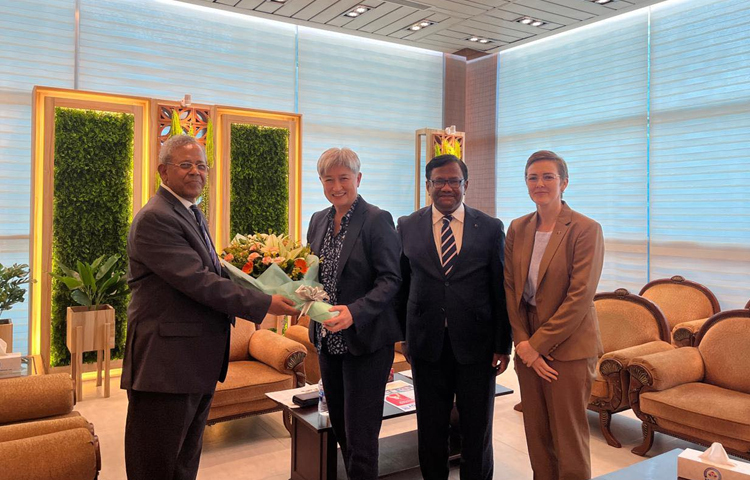 বাণিজ্য-বিনিয়োগ, জলবায়ু পরিবর্তন, আঞ্চলিক সমুদ্র নিরাপত্তা এবং মানবপাচারের মতো অভিন্ন চ্যালেঞ্জে দ্বিপক্ষীয় সহযোগিতা গভীর করতে বাংলাদেশ সফরে এসেছেন অস্ট্রেলিয়ার পররাষ্ট্রমন্ত্রী পেনি ওং। ছবি: ইসমাইল হোসেন রাসেল