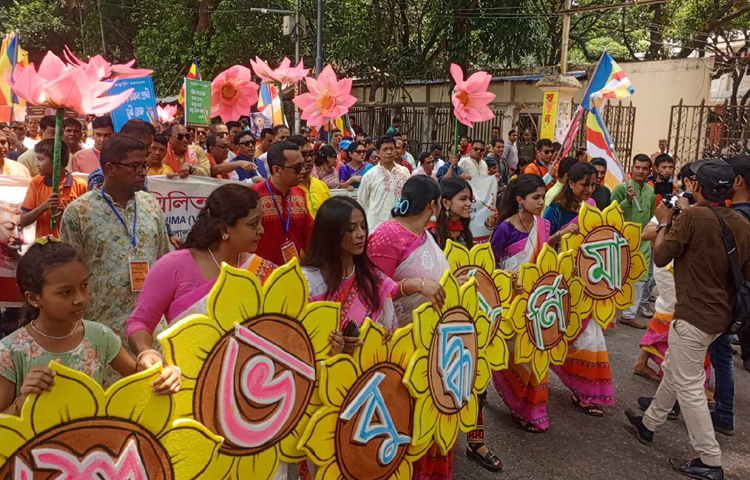 শান্তি ও সম্প্রীতির মাধ্যমে আদর্শ সমাজ গঠনই ছিল মহামতি বুদ্ধের একমাত্র উদ্দেশ্য। বুদ্ধের বাণীতে বারবার প্রচারিত হয়েছে অহিংসা, শান্তি, বিশ্বপ্রেম ও মহান মৈত্রীর কথা। ছবি: হাসান আলী