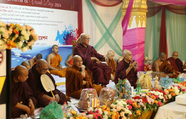 বুদ্ধের জীবনে মহাপবিত্র ত্রিস্মৃতিবিজড়িত বুদ্ধপূর্ণিমা বৌদ্ধদের কাছে অতি গৌরবের ও মহাপবিত্র দিন হিসেবে উদযাপিত হয়। বাংলাদেশের বৌদ্ধরাও নানা কর্মসূচির মাধ্যমে এ পবিত্র দিবসটি উদযাপন করছে। ছবি: মাহবুব আলম