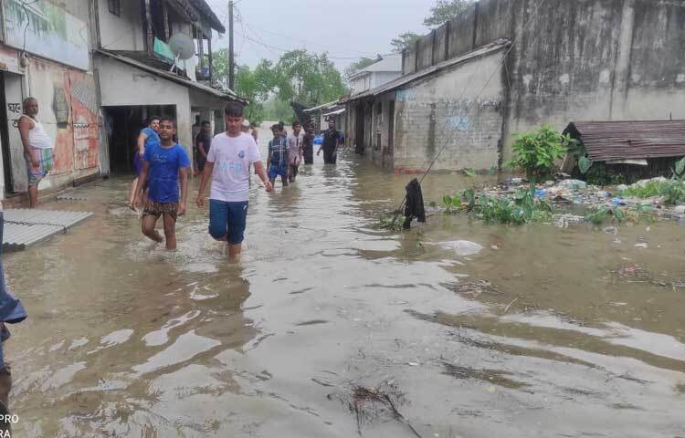 পটুয়াখালী জেলা আবহাওয়া কর্মকর্তা মাহবুবা সুখী বলেন, রিমালের প্রভাবে উপকূলীয় জেলা পটুয়াখালীসহ অদূরবর্তী দ্বীপ ও চরসমূহের নিম্নাঞ্চল স্বাভাবিক জোয়ারের চেয়ে ০৮-১২ ফুট অধিক উচ্চতার জলোচ্ছ্বাস হতে পারে। ছবি: আসাদুজ্জামান মিরাজ