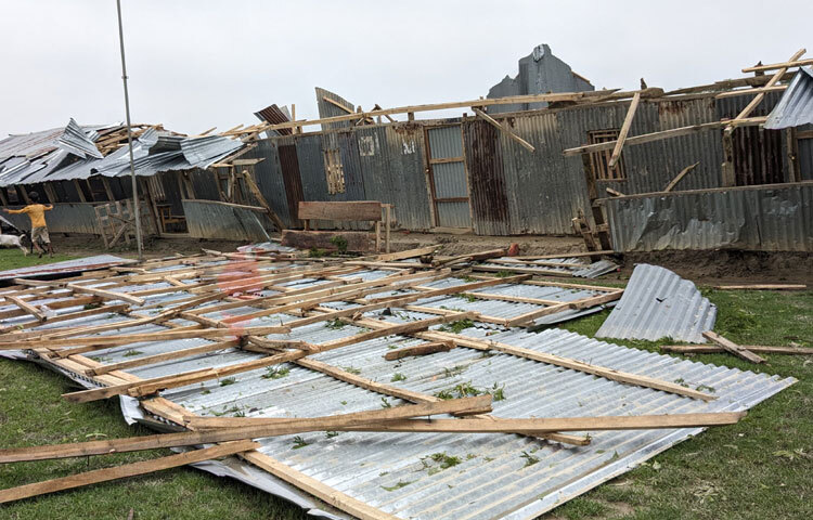 জানা গেছে, রিমালের তাণ্ডবে কলাপাড়া উপজেলায় এখন পর্যন্ত চারটি কলেজ, ১২টি স্কুল ও ২৫টি মাদরাসা ক্ষতিগ্রস্ত হয়েছে। পুরো উপজেলার শিক্ষাপ্রতিষ্ঠানে এখন পর্যন্ত এক কোটি ৫৯ লাখ টাকার ক্ষয়ক্ষতি হয়েছে। ছবি: আসাদুজ্জামান মিরাজ