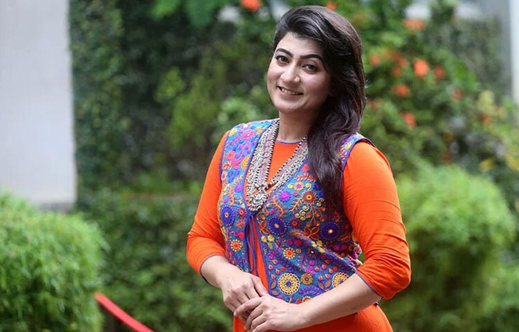 ২০১৬ সাল থেকে অভিনয়ে বিরতি। পরে জানা যায়, মা হওয়ার জন্যই এই বিরতি। দুবার মা হওয়ার কারণে তাঁর এই দীর্ঘ বিরতি। ছবি: ফেসবুক থেকে