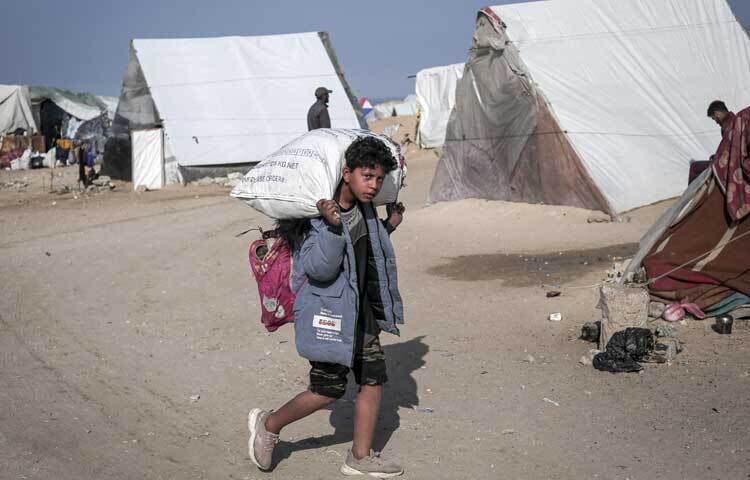 যুদ্ধবিধ্বস্ত ওই অঞ্চলে পাঁচ বছরের কম বয়সী আট হাজার শিশু তীব্র অপুষ্টিতে ভুগছে। ছবি: এএফপি