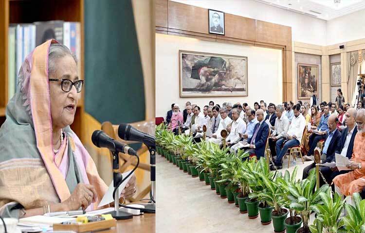 আজ গণভবনে প্রধানমন্ত্রী শেখ হাসিনার সদ্যসমাপ্ত ভারত সফর পরবর্তী সংবাদ সম্মেলনে বক্তৃতা করেন। ছবি: পিআইডি