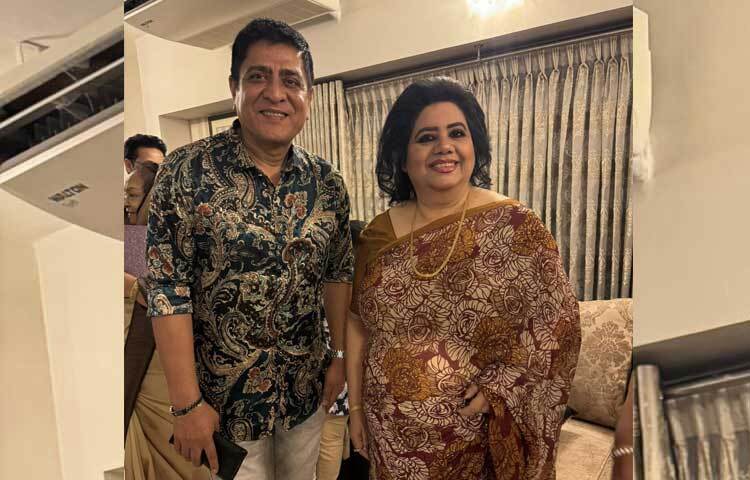 সংগীতশিল্পী রুনা লায়লার সঙ্গে অমিত হাসান। ছবি: ফেসবুক থেকে