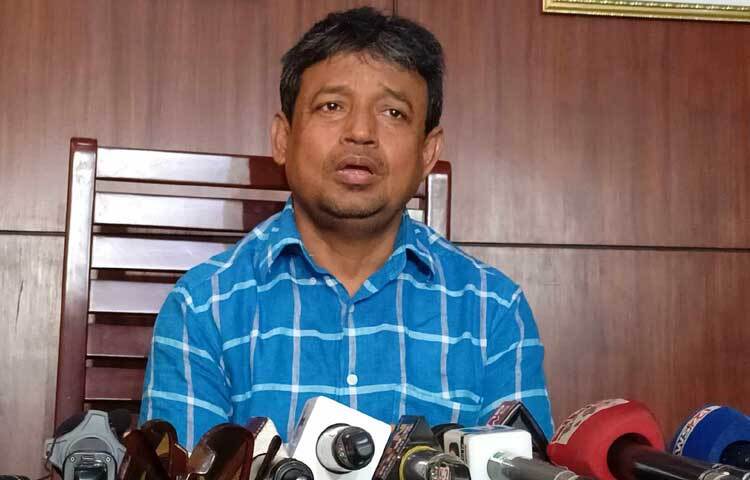 আন্দোলনকারী শিক্ষার্থীদের অন্য কেউ ইন্ধন দিতে পারে, ঘটনাটি অন্যদিকে ধাবিত করারও চেষ্টা চলছে বলে জানিয়েছেন ঢাকা মহানগর গোয়েন্দা (ডিবি) পুলিশের অতিরিক্ত পুলিশ কমিশনার মোহাম্মদ হারুন অর রশীদ। ছবি: তৌহিদুজ্জামান তন্ময়