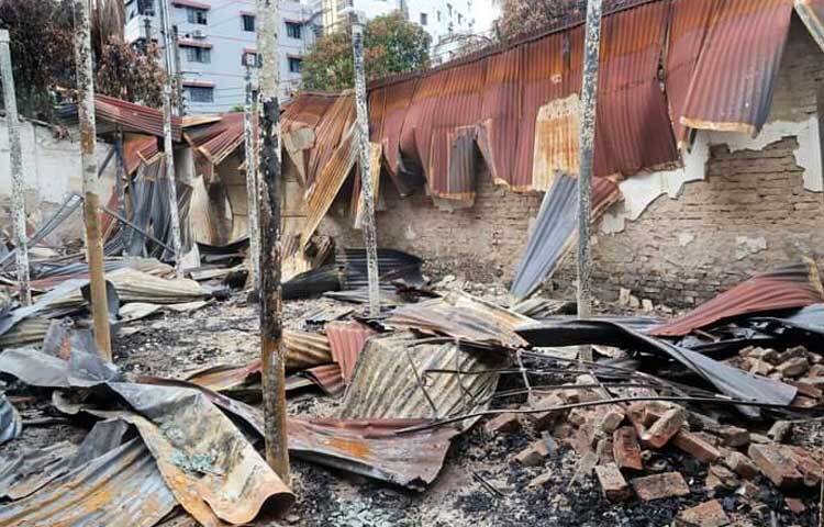 পরিদর্শন শেষে কোটা সংস্কার আন্দোলন ঘিরে মেট্রোরেল, বিটিভিসহ বিভিন্ন স্থাপনা ধ্বংসের সঙ্গে যারা জড়িত তাদের খুঁজে বের করতে দেশবাসীকে সহযোগিতা করার আহ্বান জানিয়েছেন প্রধানমন্ত্রী। ছবি: ইয়াসিন কবির জয়