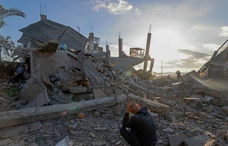ইসরায়েলি হামলায় ধ্বংসস্তূপে পরিণত হয়েছে গাজা। ছবি: এএফপি