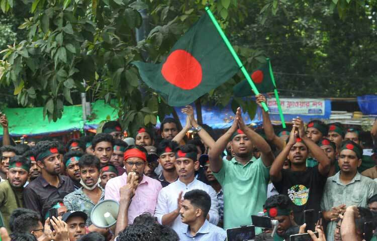 সেখানেই গণমাধ্যমকর্মীদের মাধ্যমে আওয়ামী লীগের নেতাকর্মীদের এই হুঁশিয়ারি দেন সারজিস আলম। ছবি: মাহবুব আলম