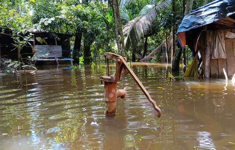 এরইমধ্যে দেখা দিয়েছে বিশুদ্ধ খাবার পানির সংকট । ছবি: কাজল কায়েস