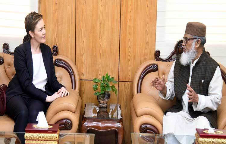 ধর্ম উপদেষ্টা ড. আ ফ ম খালিদ হোসেনের সাথে মন্ত্রণালয়ে তার কার্যালয়ে সাক্ষাৎ করেন বাংলাদেশে অস্ট্রেলিয়ার হাইকমিশনার নার্দিয়া সিম্পসন। ছবি: পিআইডি