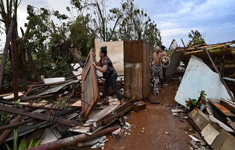 লাতিন আমেরিকান দেশ কিউবায় ৬ দশমিক ৮ মাত্রার শক্তিশালী ভূমিকম্প আঘাত হেনেছে। এতে কোনো হতাহত না হলেও ক্ষতিগ্রস্ত হয়েছে বিদ্যুৎ সঞ্চালন লাইন, ধ্বসে পড়েছে বহু ঘরবাড়ি। রোববার (১০ নভেম্বর) কিউবার বারটোলোমি মাসো থেকে ৪০ কিলোমিটার দূরে দক্ষিণে ভূমিকম্প আঘাত হানে।