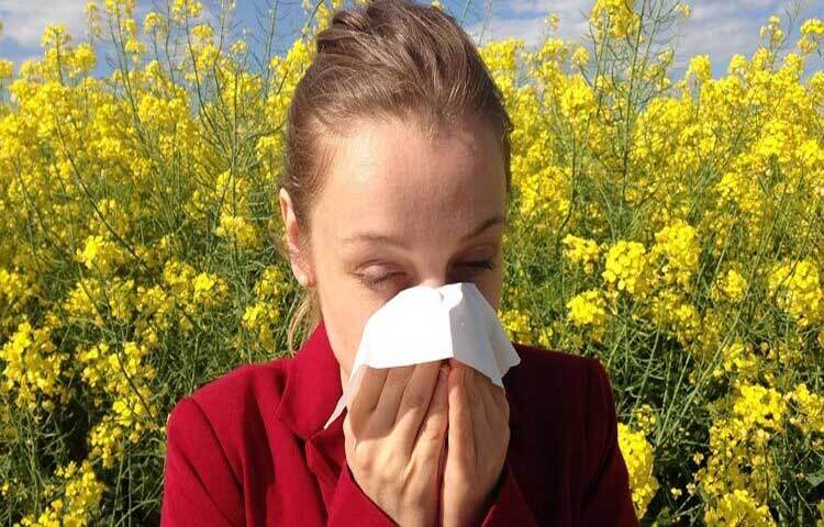 শীতের হিম বাতাসে টনসিল গ্রন্থির ক্ষতি হয়, ফলে প্রদাহ হয়ে ফুলে ওঠে, গলা ব্যথা, ঢোঁক গিলতে অসুবিধা হয়। টনসিল গ্রন্থিতে ব্যাকটেরিয়া, ভাইরাস বা ফাঙ্গাস দ্বারা ইনফেকশন হয়, প্রচন্ড ব্যথা হয় আবার এতে পুঁজও হয়।