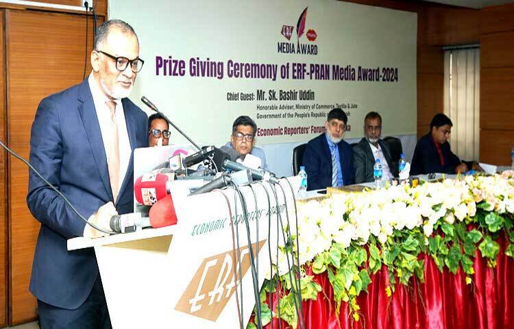 বিগত আওয়ামী লীগ সরকারের সময়ে যে পরিমাণ অর্থ চুরি হয়েছে, তা দেশের প্রায় দেড় বছরের পুরো আয়ের সমান। এ সাগরচুরি করতে গিয়ে সব সরকারি প্রতিষ্ঠান ধ্বংস করা হয়েছে বলে মন্তব্য করেছেন বাণিজ্য উপদেষ্টা সেখ বশিরউদ্দীন। ছবি: জাগো নিউজ