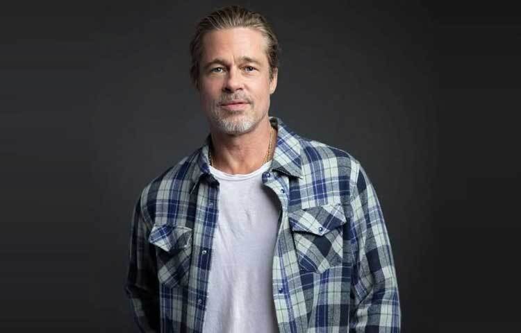 পিট হাইস্কুলে পড়াশোনার সময় গলফ, সাঁতার ও টেনিস দলের সদস্য ছিলেন। স্কুলের বিভিন্ন অনুষ্ঠানে বাদ্যযন্ত্র বাজাতেন। ১৯৮২ সালে মিসৌরি বিশ্ববিদ্যালয়ে ভর্তি হন পিট।