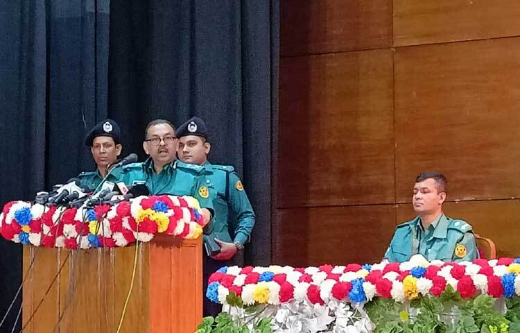 চাঁদাবাজির কারণে নিত্যপণ্যের মূল্যবৃদ্ধি পাচ্ছে উল্লেখ করে ডিএমপি কমিশনার শেখ মো. সাজ্জাত আলী বলেছেন, ঢাকা শহরে চাঁদাবাজদের তালিকা তৈরির কাজ চলমান। দু-তিনদিনের মধ্যে তালিকা ধরে অভিযান শুরু হবে। ছবি: তৌহিদুজ্জামান তন্ময়