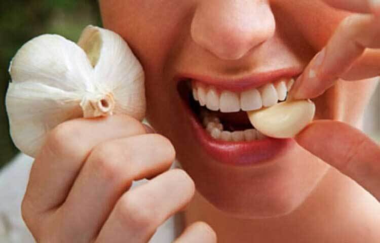 দ্রুত চর্বি ঝরাতে রসুনের তুলনা নেই। কিন্তু সেক্ষেত্রে সঠিক নিয়ম মেনে রসুন খেতে হবে।