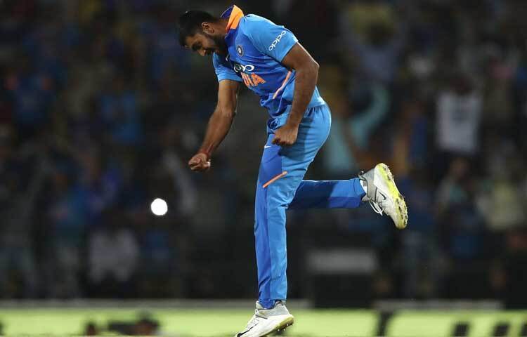 তার দুর্দান্ত পারফরম্যান্স তাকে ভারতীয় প্রিমিয়ার লিগ (আইপিএল) এ সুযোগ এনে দেয়।